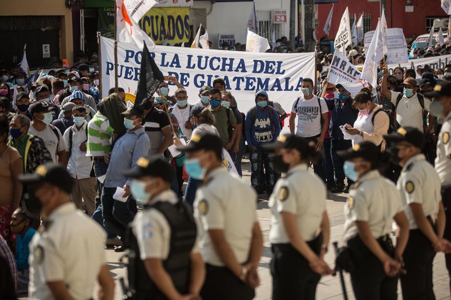Marcha contra el presidente de Guatemala, Alejandro Giammattei. Efeagro/Esteban Biba