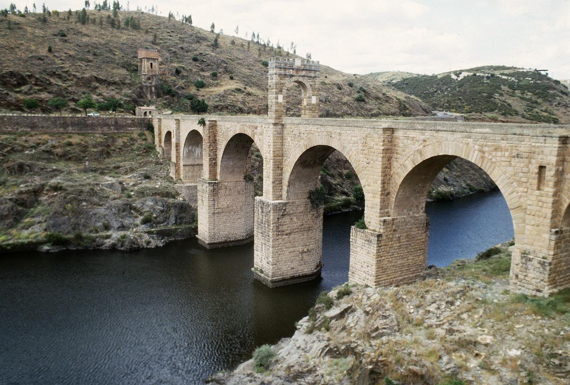 Puente de Alcántara. EFE/Javier Lizón.