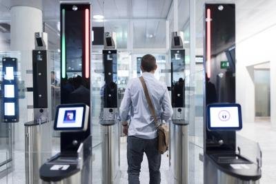 El reconocimiento facial ya se usa en aeropuertos. Foto: EFE/Ennio Leanza.