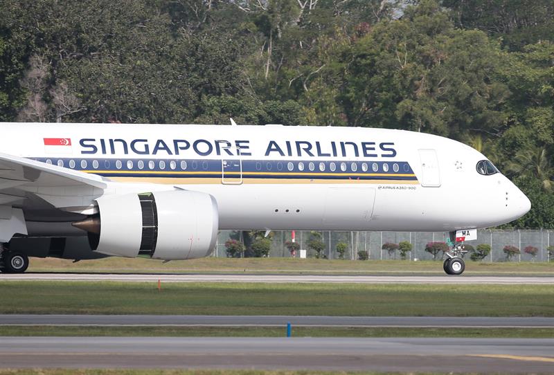 Imagen del Airbus A350-900 de Singapore Airlines en la pista del aeropuerto Changi, en Singapur (Singapur). Foto: EFE/WALLACE WOON