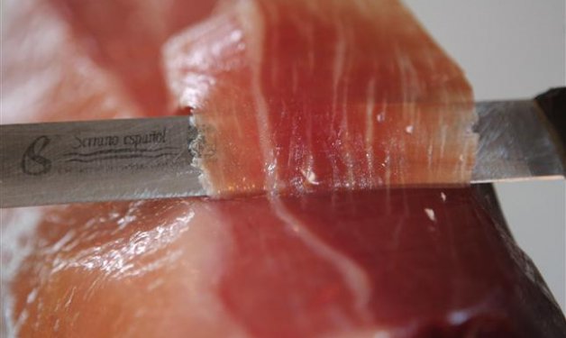 Imagen de archivo de un corte de jamón. Foto: EFE/ Archivo.Santi Carneri