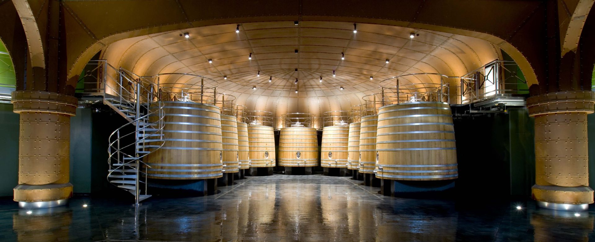 Sala de Tinos de roble francés. Foto: Bodegas Dinastia Vivanco