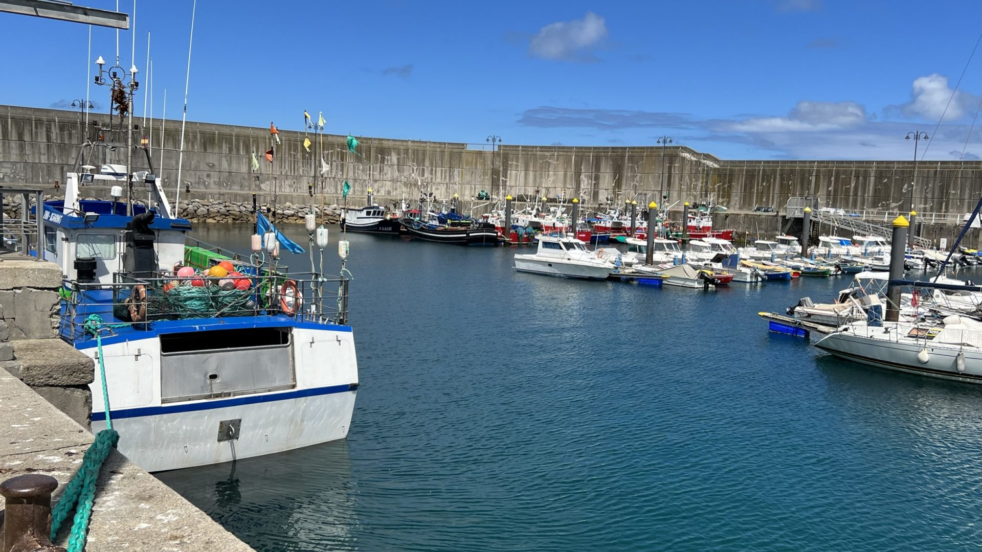 Barcos de pesca en el Puerto de Lastres en Asturias. Efeagro/Nerea Díaz
