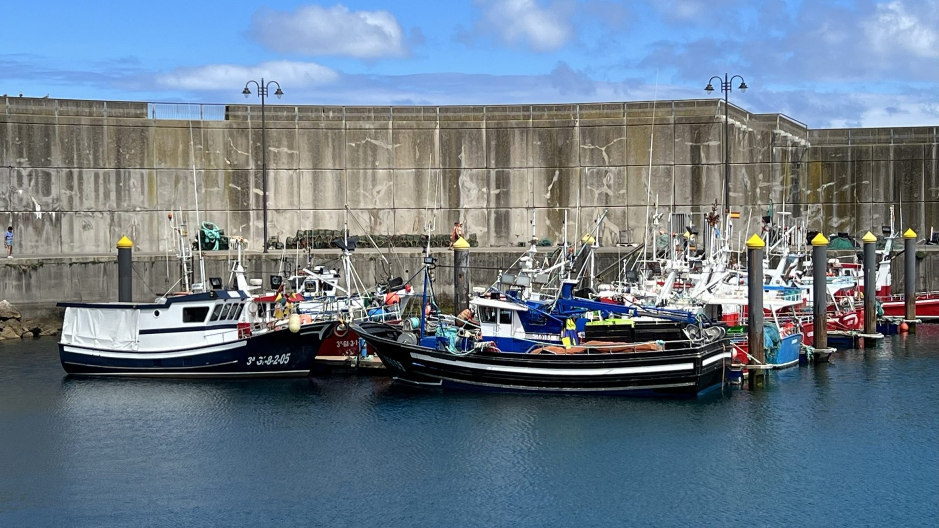 Barcos de pesca en el Puerto de Lastres en Asturias. Efeagro/Nerea Díaz