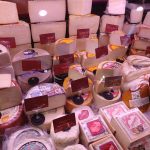 Quesos en un puesto del mercado de La Paz en Madrid. Efeagro/Belén Delgado
