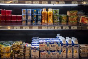 Productos lácteos en un supermercado de Toledo. EFE/Ismael Herrero