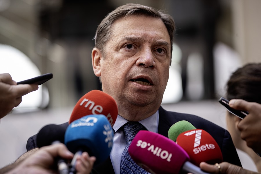 El ministro de Agricultura, Pesca y Alimentación, Luis Planas en declaraciones a los periodistas. Efeagro/Jorge Zapata