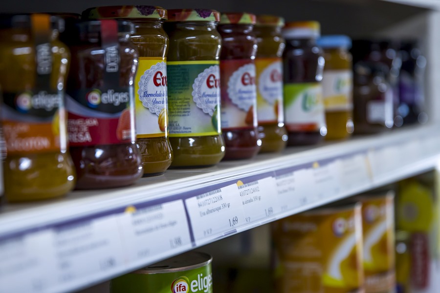 Productos alimenticios en un supermercado de Toledo. EFE/Ismael Herrero