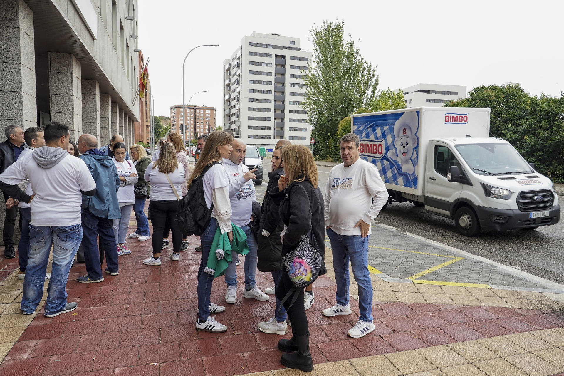 Trabajadores y miembros del comité de empresa de la factoría de Bimbo en Valladolid. Efeagro/Nacho Gallego