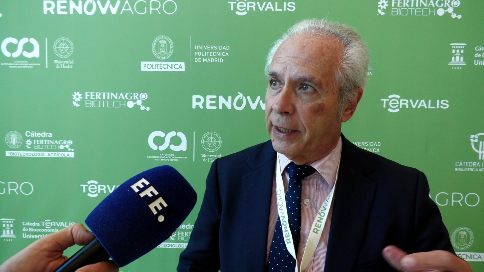 El profesor de Investigación del CEBAS-CSIC, Carlos García Izquierdo, antes de su intervención en el III Encuentro Internacional Renowagro. EFE