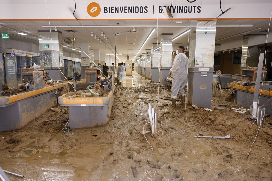 Supermercado en Catarroja (Valencia) tras la dana. EFE/Kai Försterling