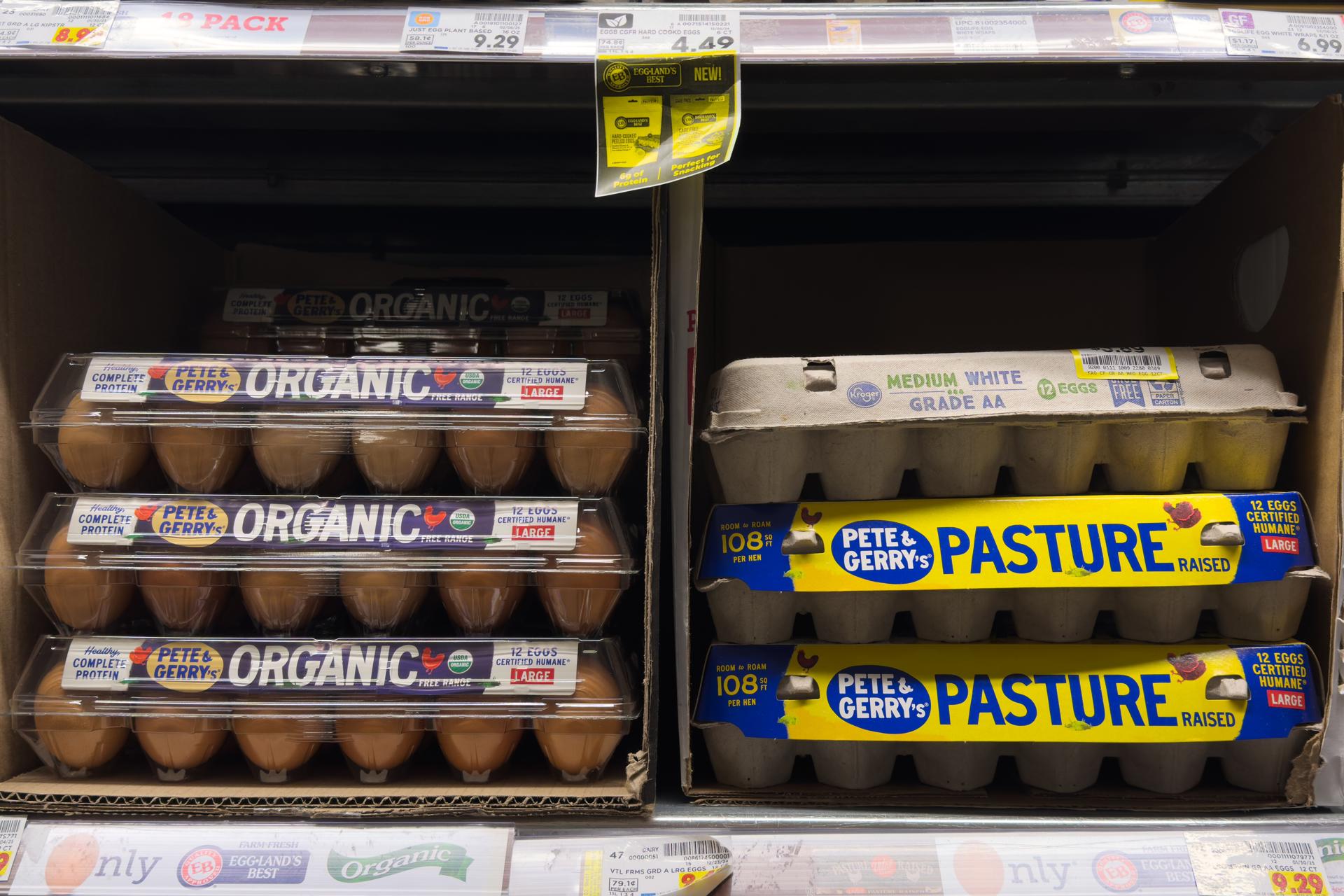 Huevos a la venta en un mercado de Los Ángeles (EEUU). EFE/Allison Dinner