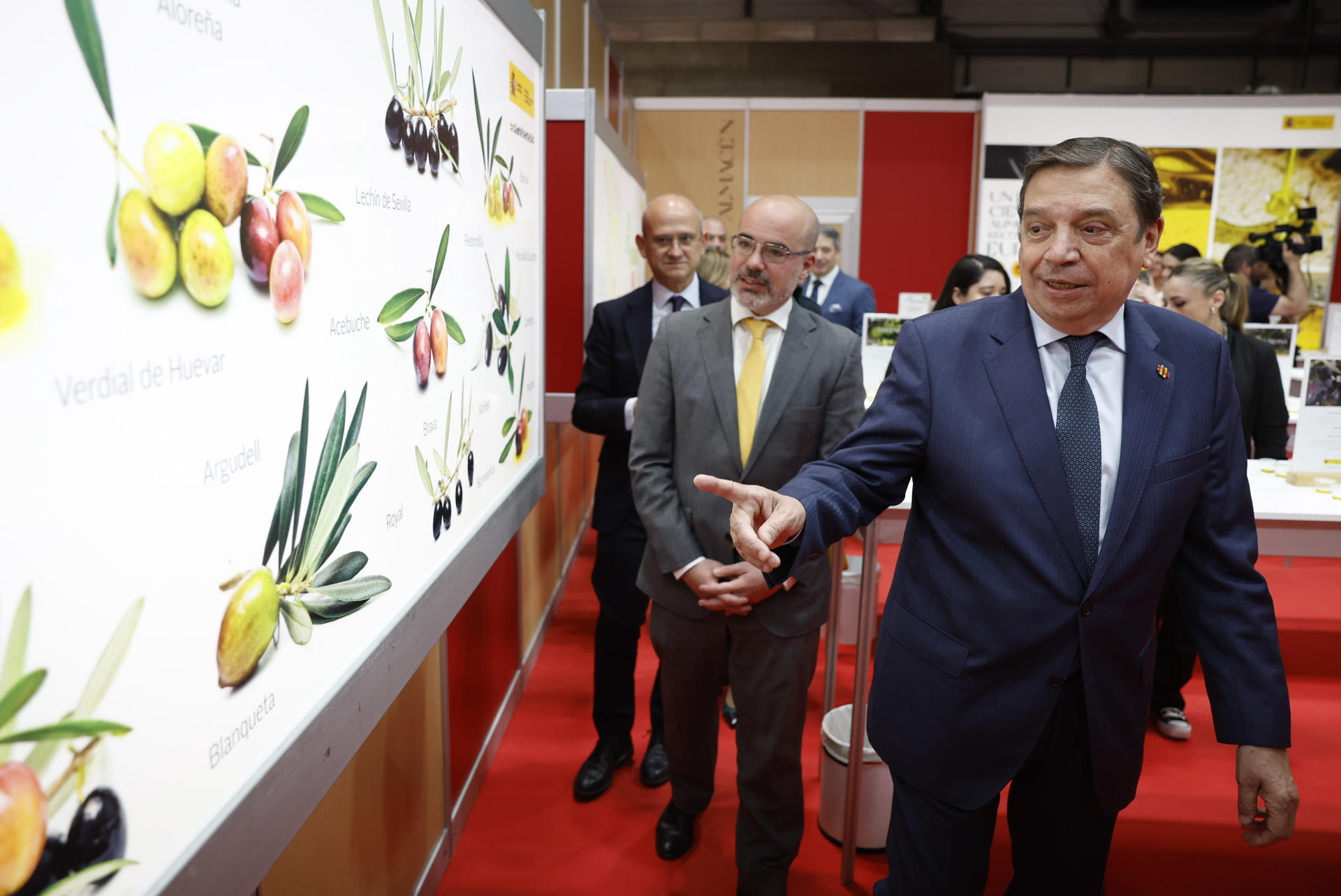 El ministro de Agricultura, Pesca y Alimentación, Luis Planas, asiste a la inauguración del Salón Gourmets en Madrid. EFE/Juan Carlos Hidalgo