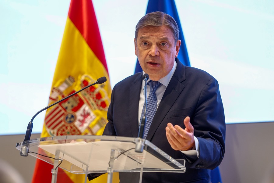 El ministro de Agricultura, Pesca y Alimentación, Luis Planas tras una anterior reunión del Consejo Agrario. EFE/ Rodrigo Jiménez