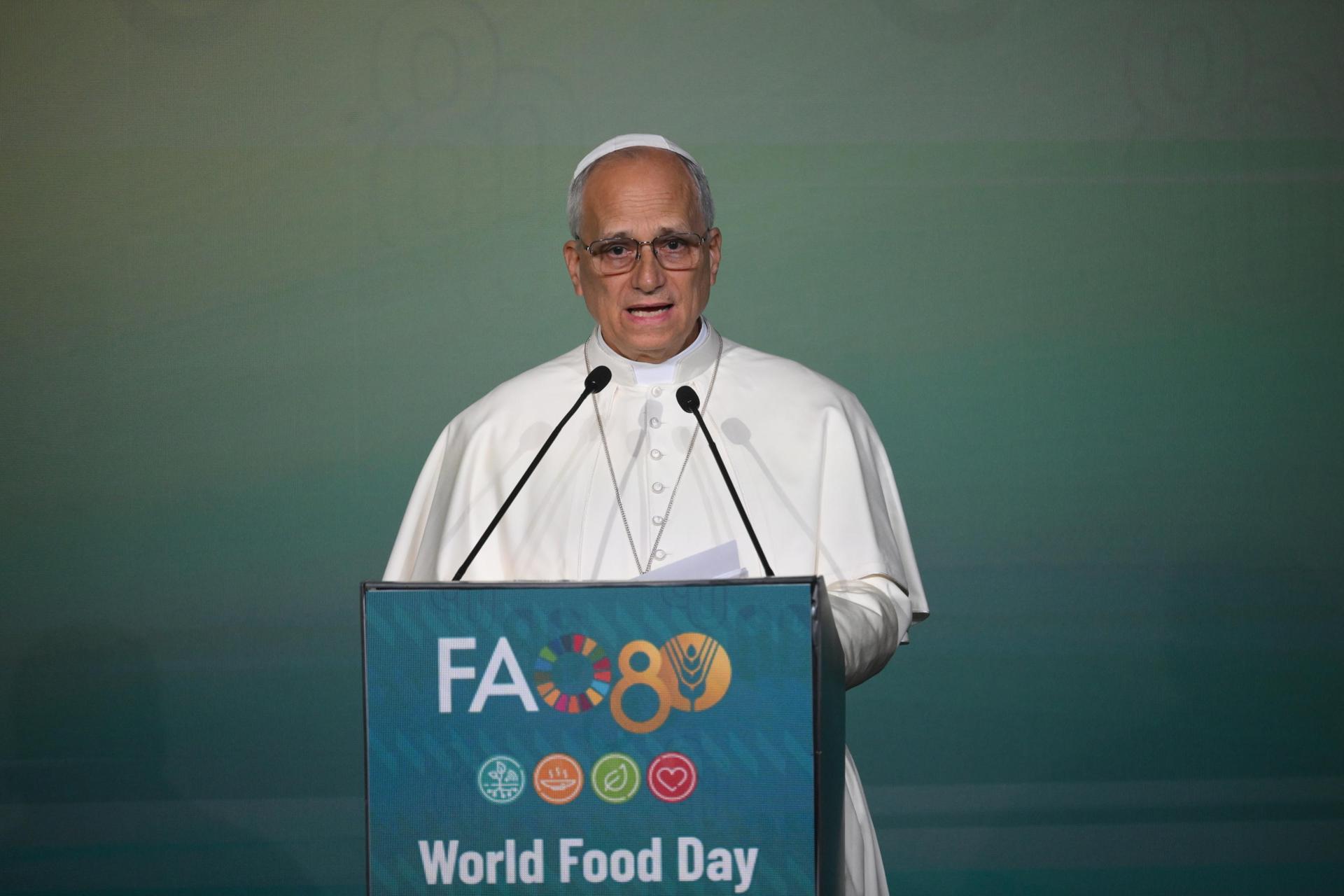 El papa León XIV habla durante el Día Mundial de la Alimentación, con motivo del 80º aniversario de la Organización de las Naciones Unidas para la Alimentación y la Agricultura (FAO), en la sede de la FAO en Roma. EFE/EPA/Alessandro Di Meo 