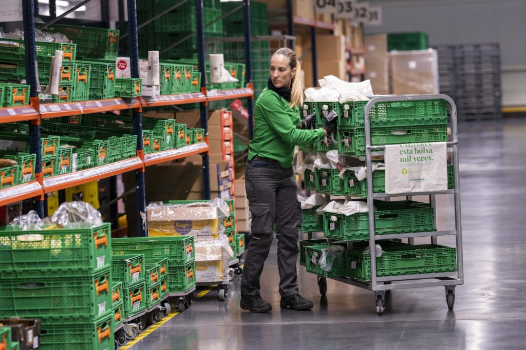 Trabajadora en una colmena de Mercadona. EFEAGRO/ Cedida por la empresa