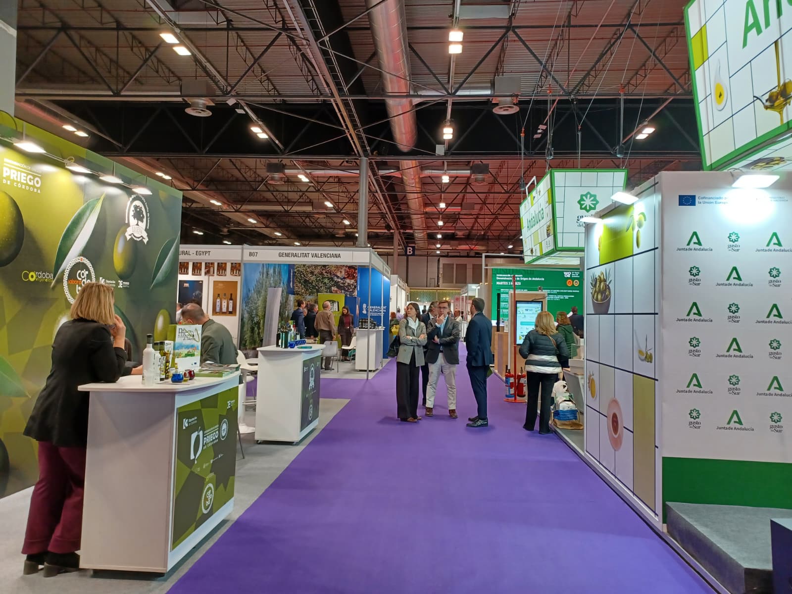 Una nueva edición de la World Olive Oil Exhibition (WOOE), feria dedicada al aceite de oliva en Madrid. EFE/Belén Delgado