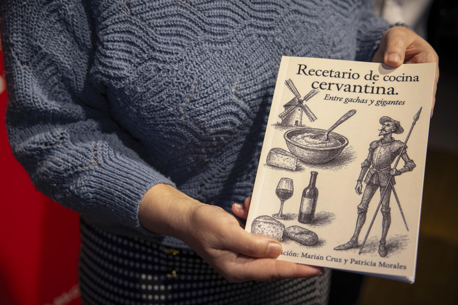 El libro "Recetario de cocina cervantina. Entre gachas y gigantes", presentado en Bruselas. EFE/Laia Ros