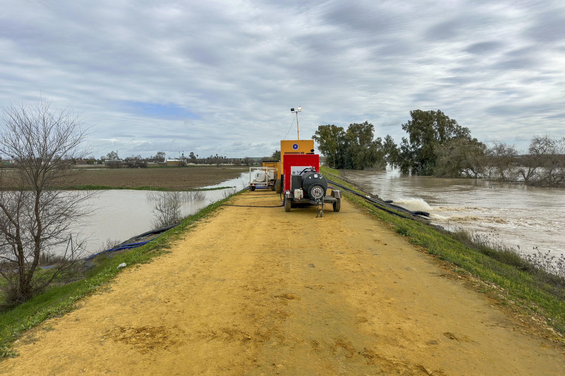 Daños causados por las borrascas en Lora del Río (Sevilla). EFE/David Arjona