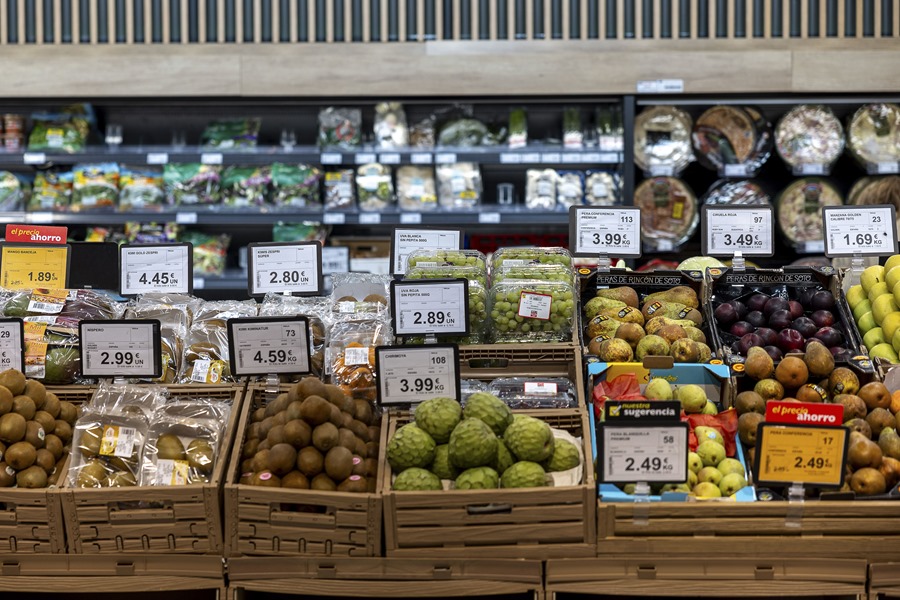 Productos frescos en un supermercado de Toledo. EFE/ Ismael Herrero