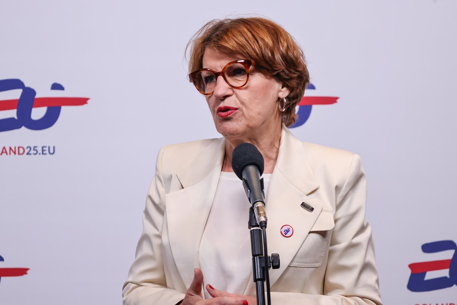 La ministra francesa de Agricultura y Alimentación, Annie Genevard. EFE Archivo /EPA/Albert Zawada